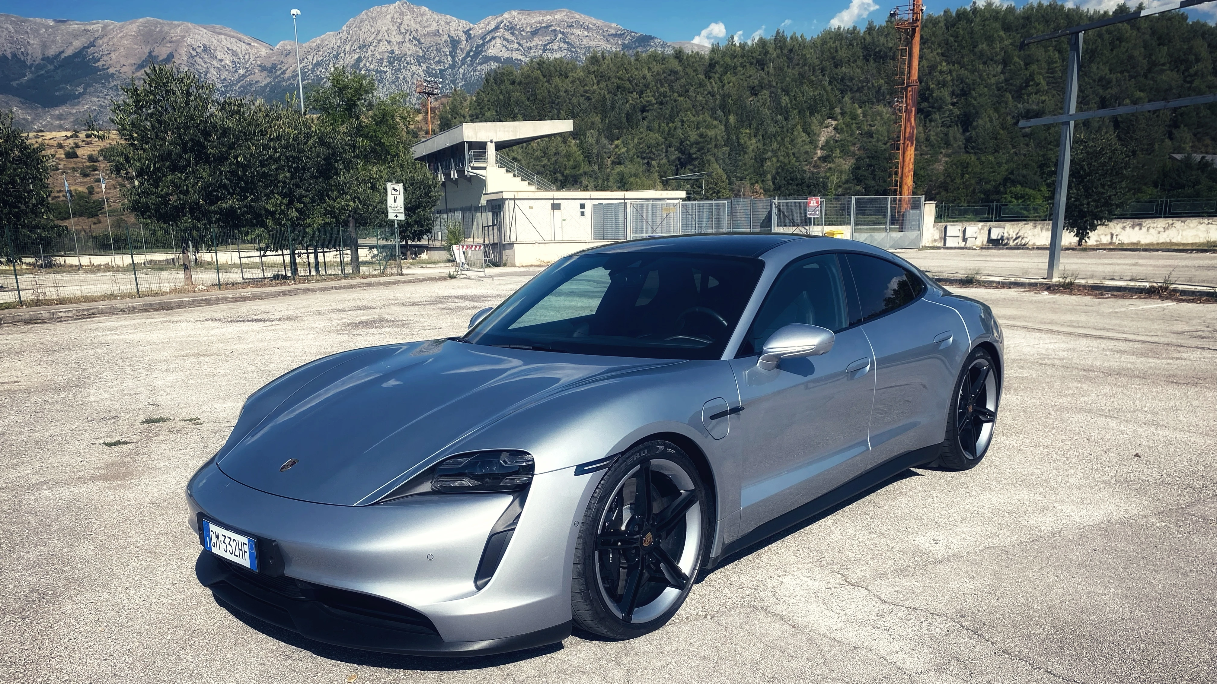 PORSCHE Taycan