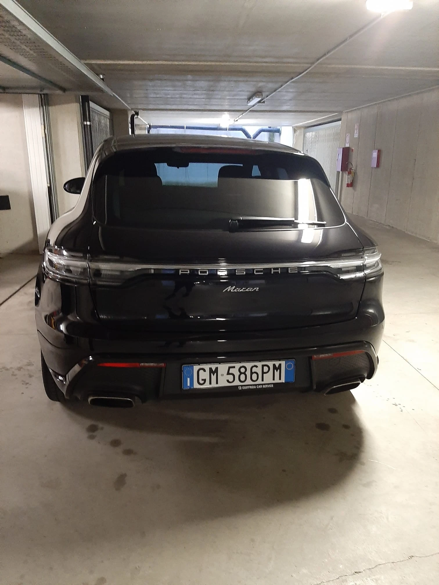 PORSCHE Macan EV