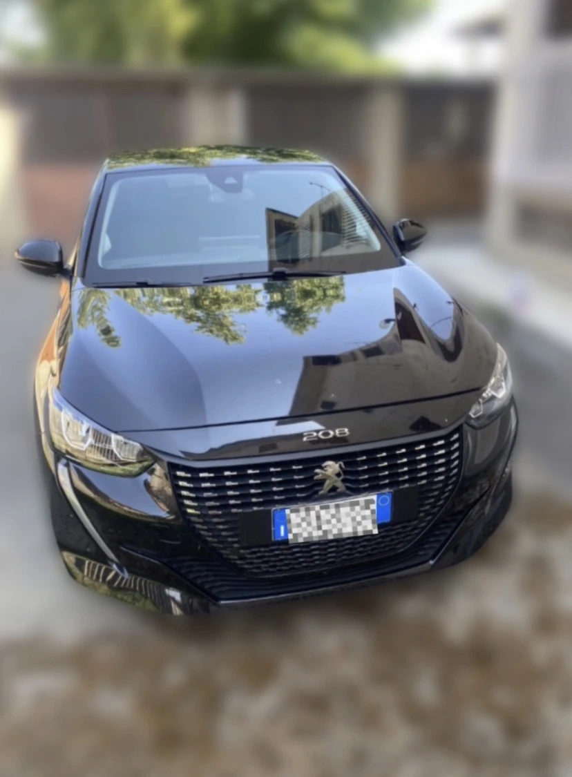 PEUGEOT 208